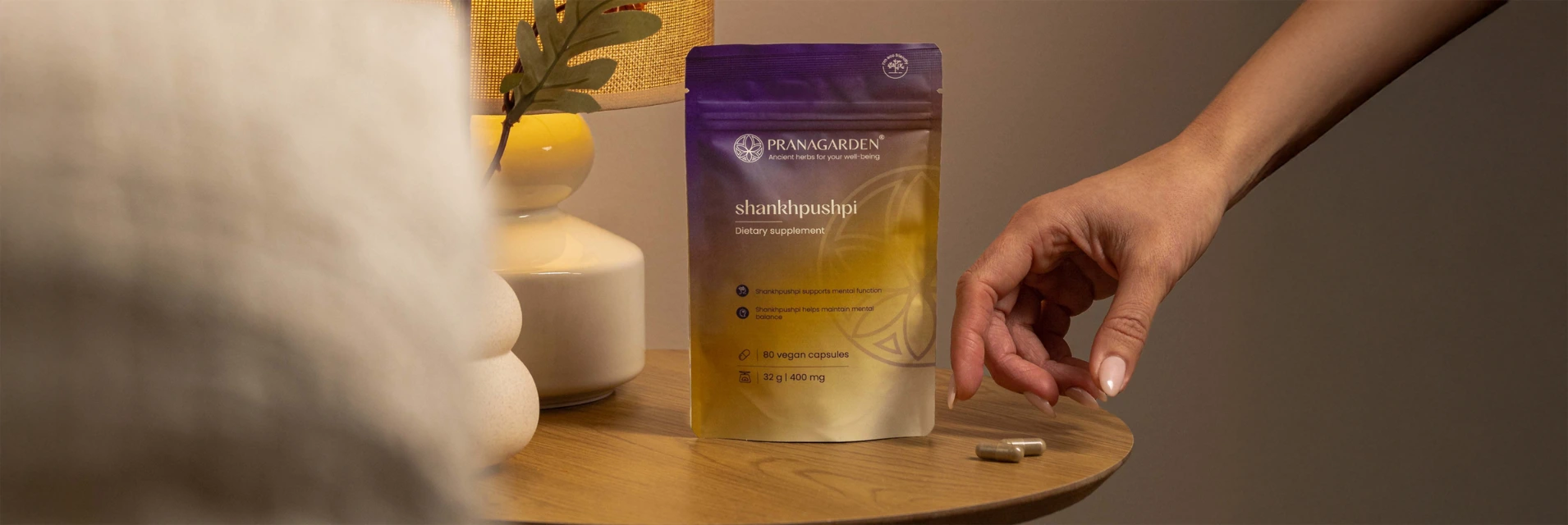 Haloszobaban egy kez, nyul a Pranagarden Shankhpushpi kapszulaert