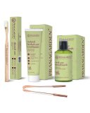 Természetes fluoridmentes szájápolási rituálé nyelvkaparóval 